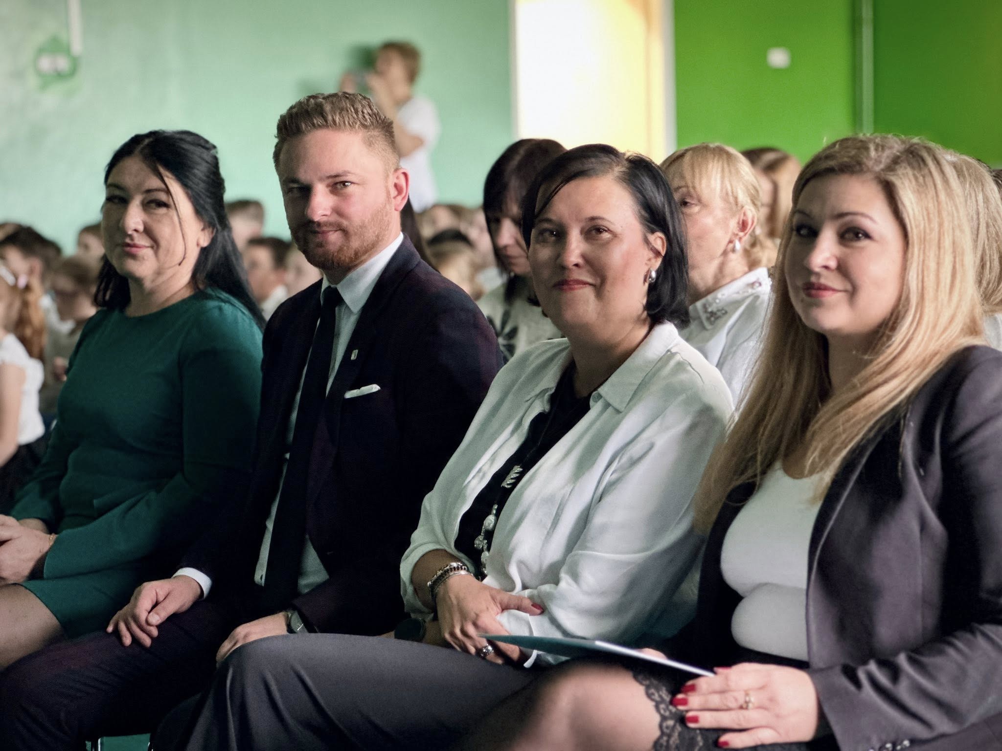 Widownia – Na pierwszym planie Władze Oświatowe Miasta oraz Dyrekcja Szkoły.