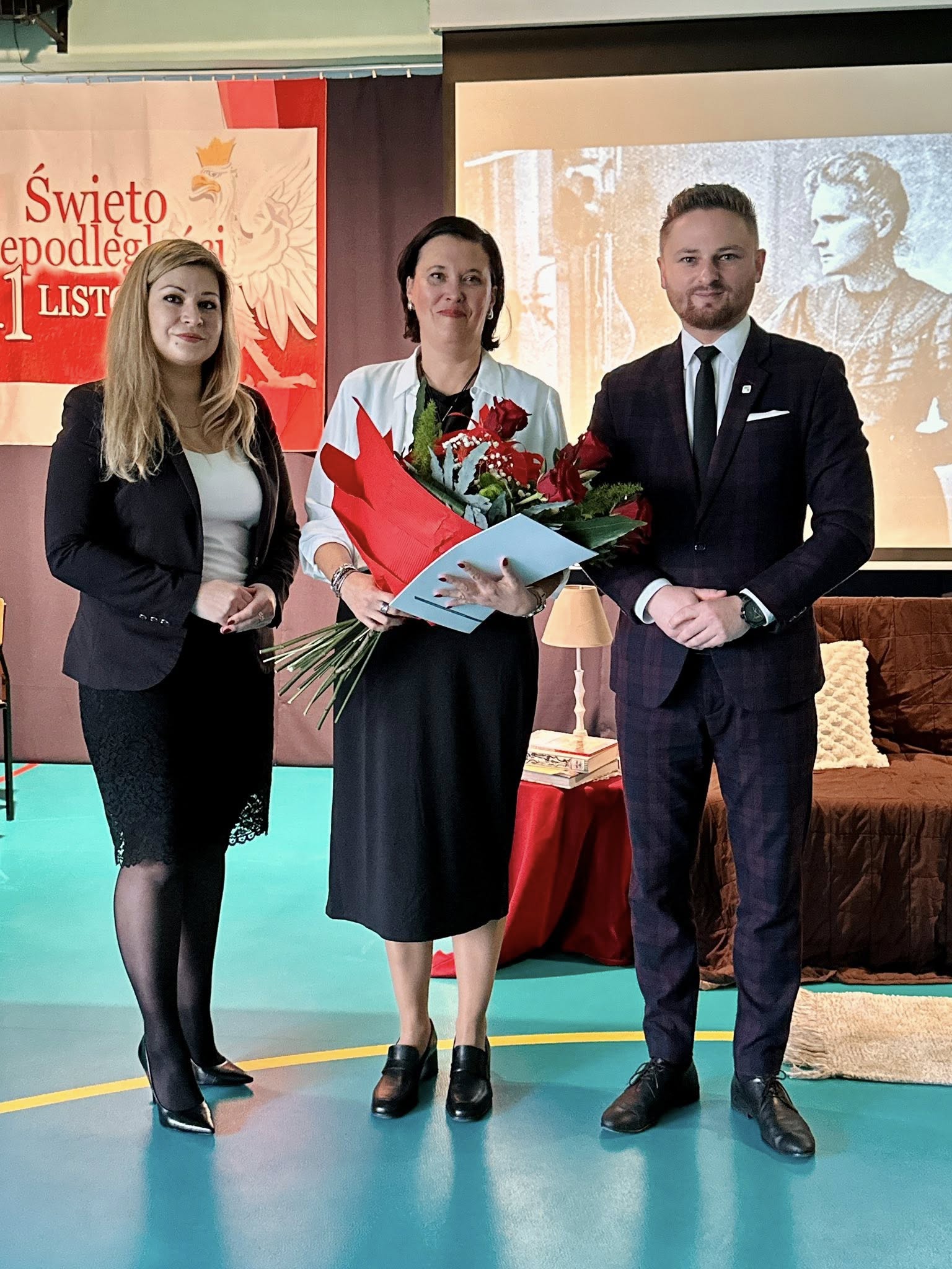 Wspólne zdjęcie: Dyrektorka Szkoły, Naczelniczka Wydziału Edukacji oraz Wiceprezydent Miasta Mysłowice.